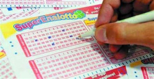 Vinti 100 mila euro al Superenalotto in una tabaccheria di Ceva