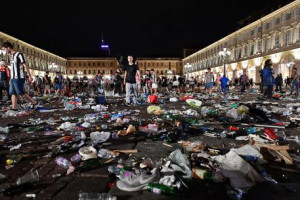 Provocarono il caos in piazza San Carlo: otto giovani in manette