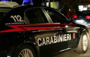 In casa nasconde pugnali, pallottole e dosi di marijuana: arrestato