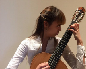 Alba: Martina Cincotta alla chitarra mercoledì 9 maggio