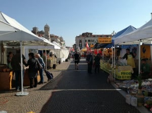 Cuneo: in piazza Galimberti è arrivato il Mercato Europeo (LE FOTO)