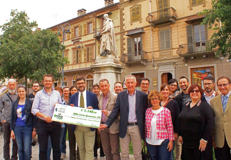 'eVISO GO': consegnati 1140 euro per il restauro della statua a Silvio Pellico