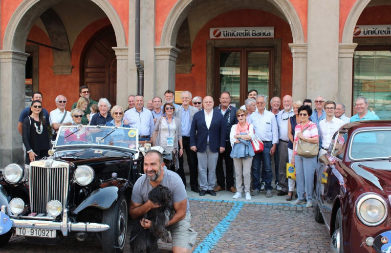 Alba: il sindaco Maurizio Marello al raduno delle auto storiche del C.l.a.m.s.