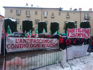 Un presidio antifascista contro 'l'attacco al ruolo di Mattarella'