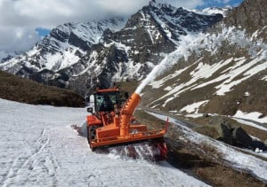 Colle dell'Agnello: liberati dalla neve i primi quattro chilometri