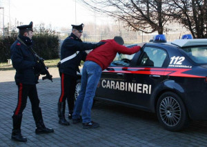 Carabinieri denunciano due macedoni per furto presso l’isola ecologica