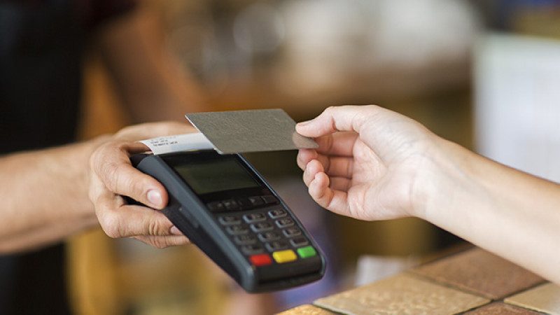 Niente sanzioni per i commercianti che non accettano pagamenti con bancomat