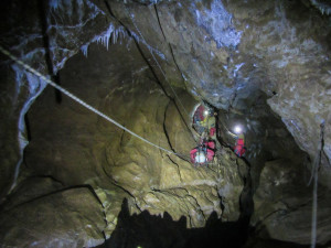 Soccorso ad un uomo in un fiume sotterraneo, esercitazione in val Corsaglia (LE FOTO)