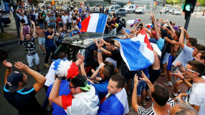 La Francia vince i Mondiali, auto italiane in coda 'aggredite' a Tenda