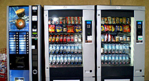 Forza un distributore automatico e ruba l'incasso: fermato un braidese