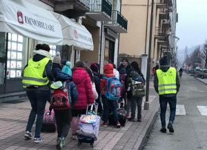Ricominciano le scuole, ad Alba torna il 'Piedibus'
