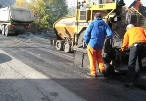 Lavori di asfaltatura sulla provinciale 161 Saluzzo-Villafalletto tra Falicetto e Termine