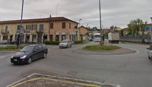 Bra: si riasfalta la rotonda di via Cuneo