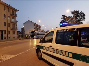 Bra: verifiche della Polizia Municipale su 11 autobus circolanti in città