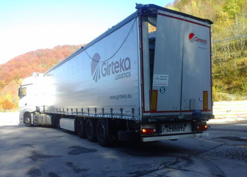 'I camion lituani continuano a incastrarsi nel tunnel del Tenda e bloccare il traffico'