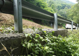 Nuove barriere di protezione lungo la strada del Colle dell’Agnello