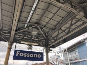 'Illuminazione insufficiente nel vano scale della stazione di Fossano'