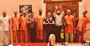 Quattro monaci Hare Krishna ad Alba e Bra