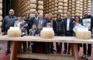 La Valgrana donerà una forma di Piemontino da 34 kg ai primi nati del 2019