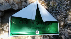 Danneggiati i cartelli di confine del Parco del Monviso