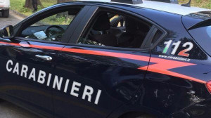 Rubava all'interno delle auto in un parcheggio a Govone, denunciato un uomo di origini rom