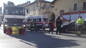 Camion investe 67enne in centro Borgo San Dalmazzo: la donna è morta sul colpo