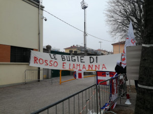 'Le bugie di Rosso e Lamanna': protesta dei Fedelissimi prima di Cuneo-Juventus Under 23