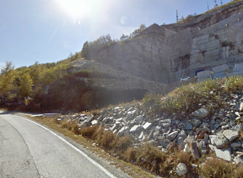 Intervento di bitumatura per la strada provinciale 246 tra Bagnolo Piemonte e Montoso