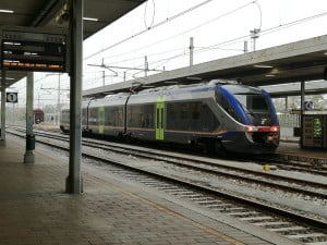 Derubano una ragazza su un treno, fermati tre marocchini residenti nel cuneese