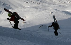 Scialpinista si fa male a un ginocchio al colle delle Traversette, recupero difficile a causa del vento