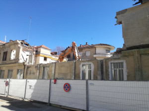 Iniziato l'abbattimento dell'ex Istituto provinciale Infanzia di Cuneo