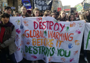 A Cuneo oltre duemila studenti hanno manifestato per il clima