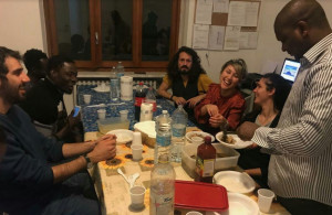 Sabato 30 marzo i richiedenti asilo di Alba e Bra aprono le porte di casa per una cena dal mondo
