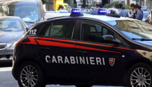Fermato alla guida in stato di ebbrezza, minaccia e aggredisce i Carabinieri