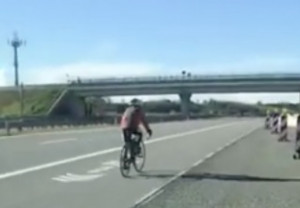 A 77 anni da Fossano a Torino in bici (in autostrada)