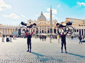 In bicicletta da Cuneo a Roma: l'avventura di due fratelli cuneesi