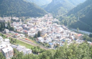 Atti vandalici, piccoli furti, schiamazzi: Vernante fa i conti con il 'problema movida'