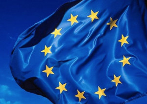 Cuneo, nuova distribuzione gratuita di bandiere europee allo sportello Europe Direct