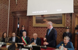 Cuneo, conferita la cittadinanza onoraria alla Polizia di Stato