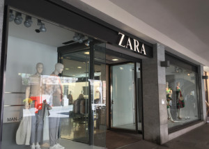 Ruba un paio di scarpe da Zara, fermato da una commessa: denunciato diciottenne tunisino