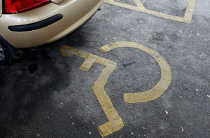 Approfittavano dell'esenzione dal bollo auto nonostante i parenti disabili fossero morti: smascherati dalla Finanza