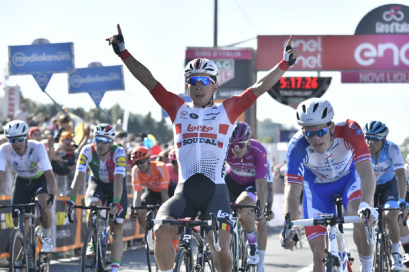 Caleb Ewan esulta a Novi Ligure - ufficio stampa Giro d'Italia