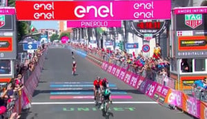 Giro d'Italia: Cesare Benedetti vince a Pinerolo, Jan Polanc nuova maglia rosa
