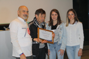 Due studentesse delle 'Belle Arti' premiate per aver ideato il logo celebrativo dell'ospedale