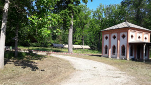 Castello di Racconigi, gli attivisti protestano: 'Nessuna manutenzione in questi mesi, il parco è abbandonato'