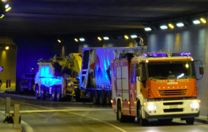 Camion si schianta contro un muro nella galleria Carle, rallentato il traffico del martedì