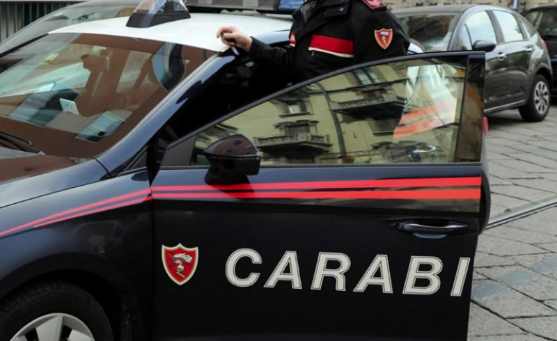 I Carabinieri cercavano le armi del papà, ma hanno trovato la marijuana del figlio