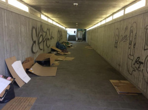 La Lega riporta l'attenzione sul sottopassaggio del Movicentro occupato dai senzatetto: 'Situazione mai risolta'