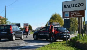 All'arrivo dei Carabinieri nascondono la droga in una siepe: segnalati alla Prefettura due giovani di Saluzzo