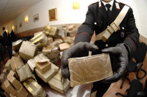 Scoperta una rete di spaccio di cocaina e hashish tra Alba e Bra, arrestati due romeni